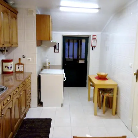 Lägenhet 4 Bedrooms With View And Wifi At